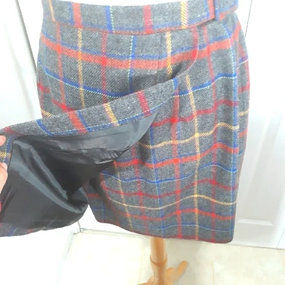 Vintage Talbots Wool Blend Lined Wrap Plaid Gray Red Yellow Mini Skirt size 10 - Picture 2 of 12